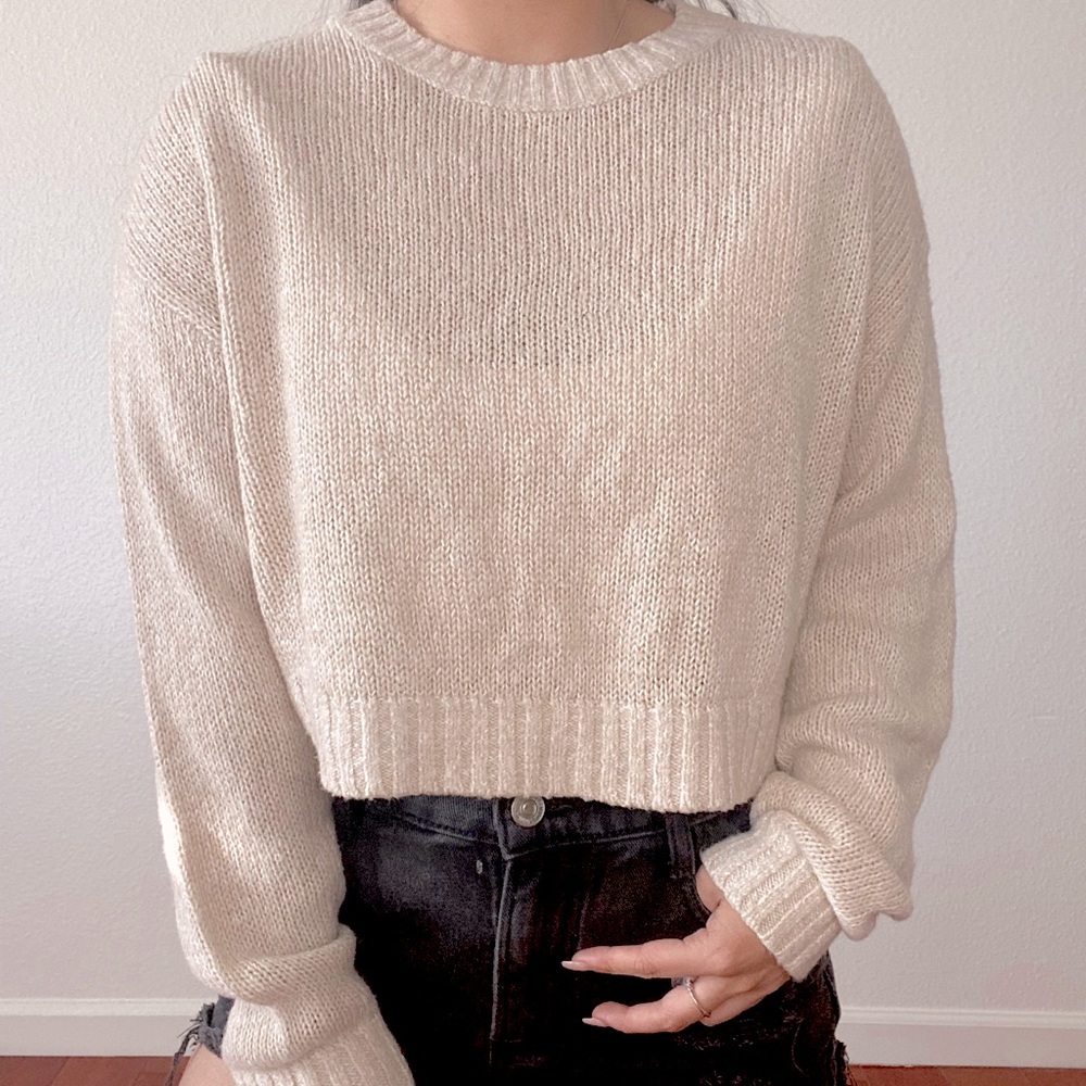 Beige Cropped Crew neck knitt sweater